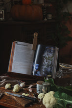 Cargar imagen en el visor de la galería, Un Año Cocinando en la Finca - Otoño e Invierno